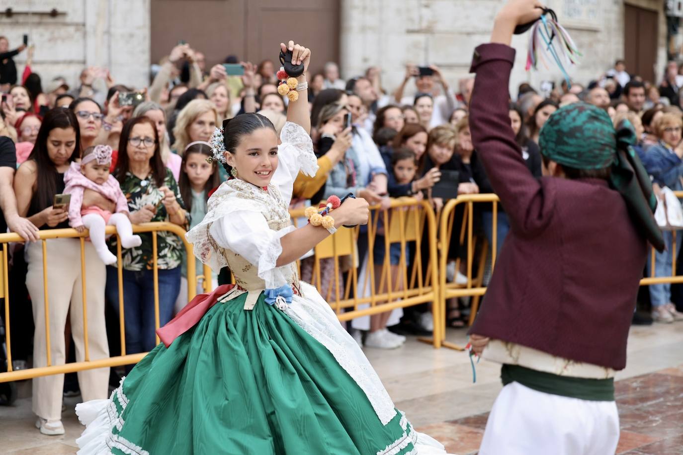 Dansà infantil a la Virgen de los Desamparados