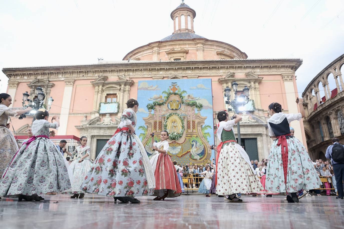 Dansà infantil a la Virgen de los Desamparados