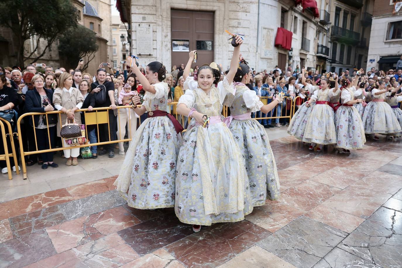 Dansà infantil a la Virgen de los Desamparados