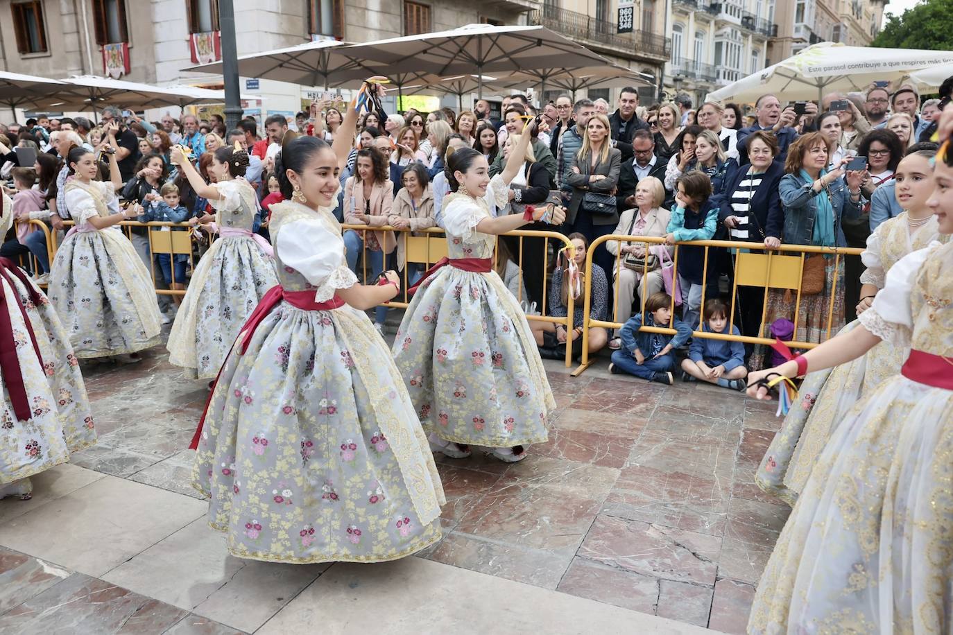 Dansà infantil a la Virgen de los Desamparados