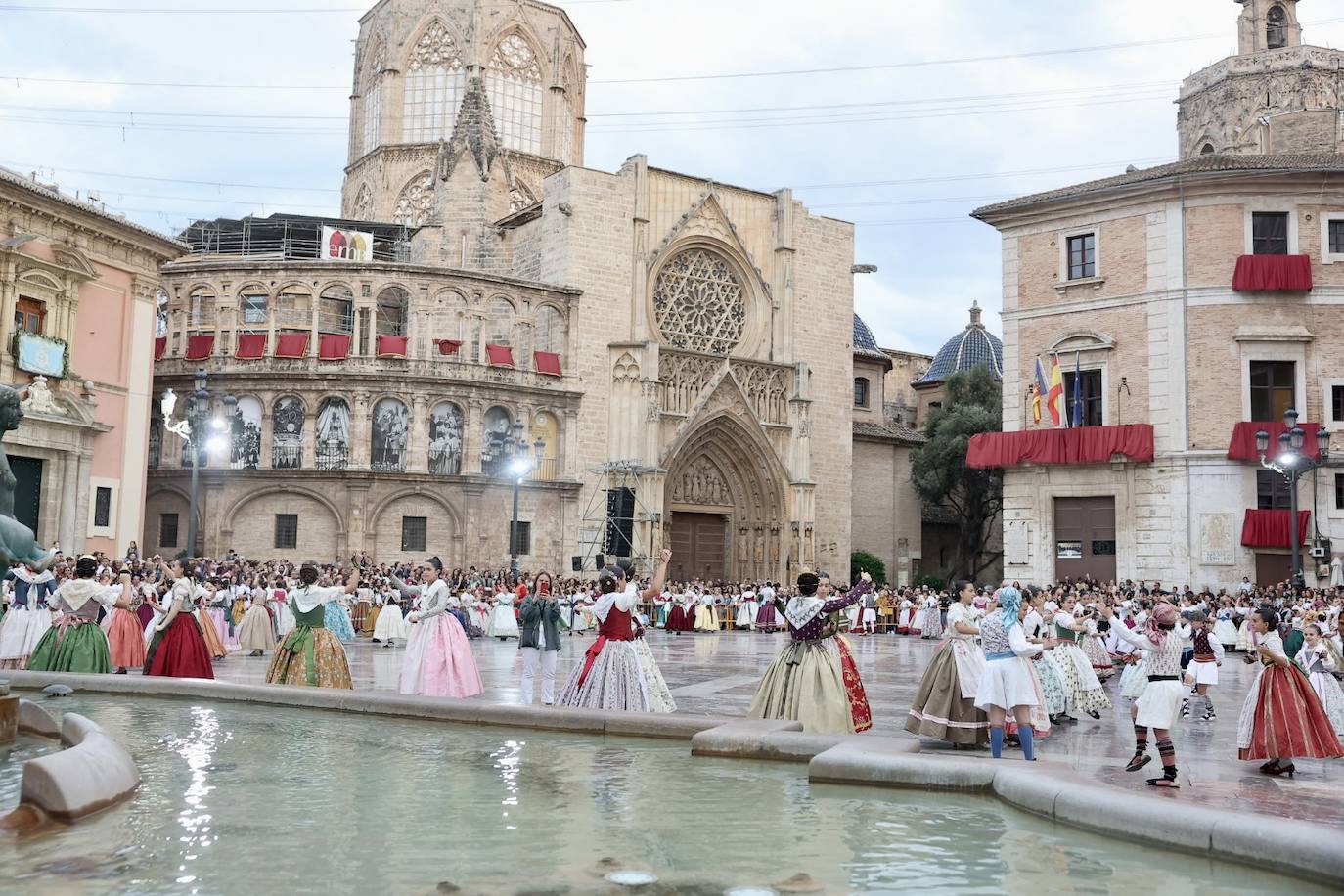 Dansà infantil a la Virgen de los Desamparados