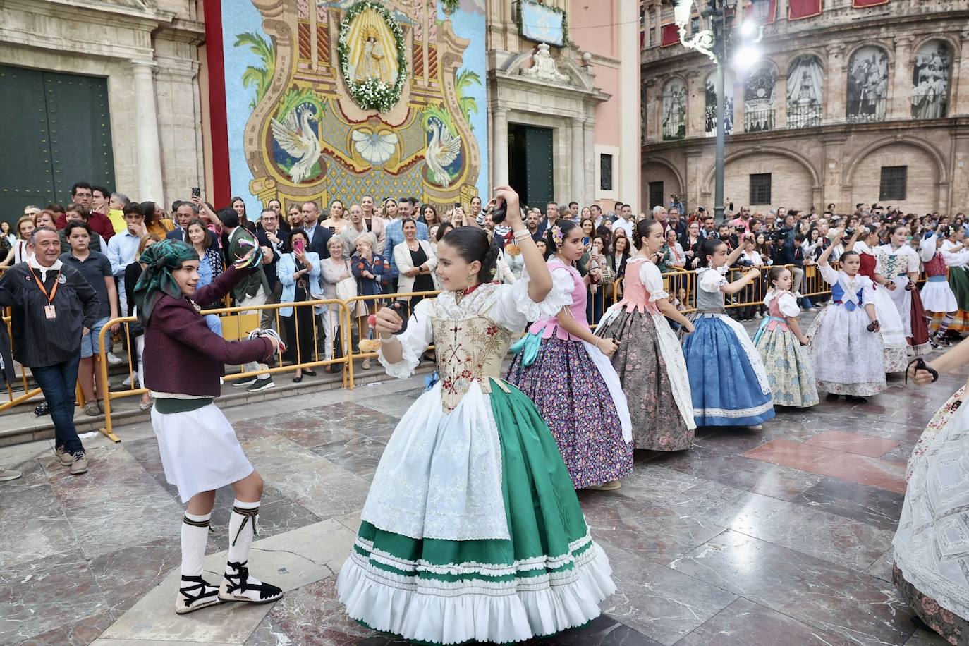 Dansà infantil a la Virgen de los Desamparados