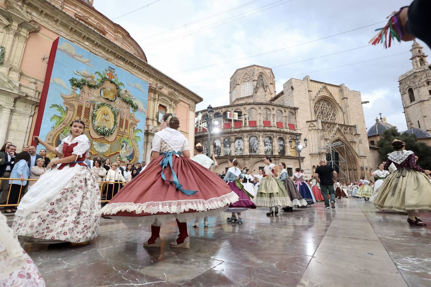 Dansà infantil a la Virgen de los Desamparados