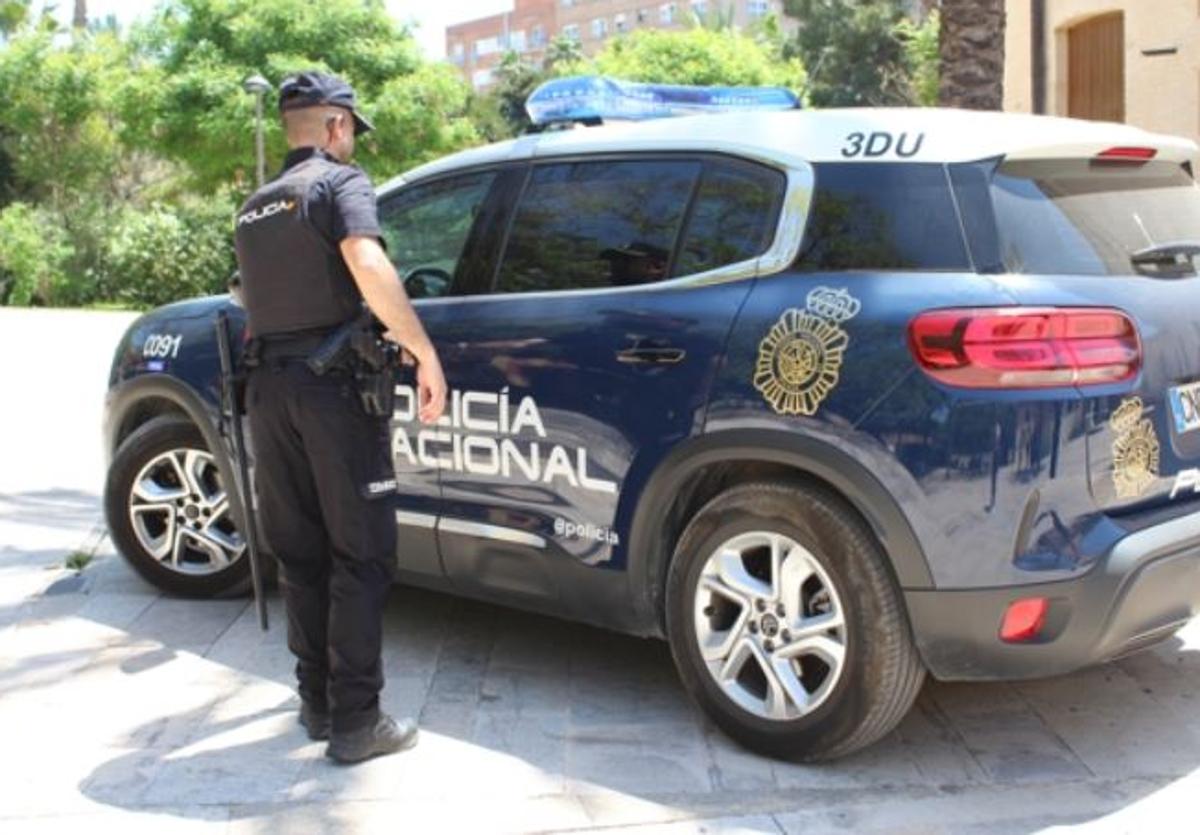 Imagen de archivo de un agente de policía nacional.