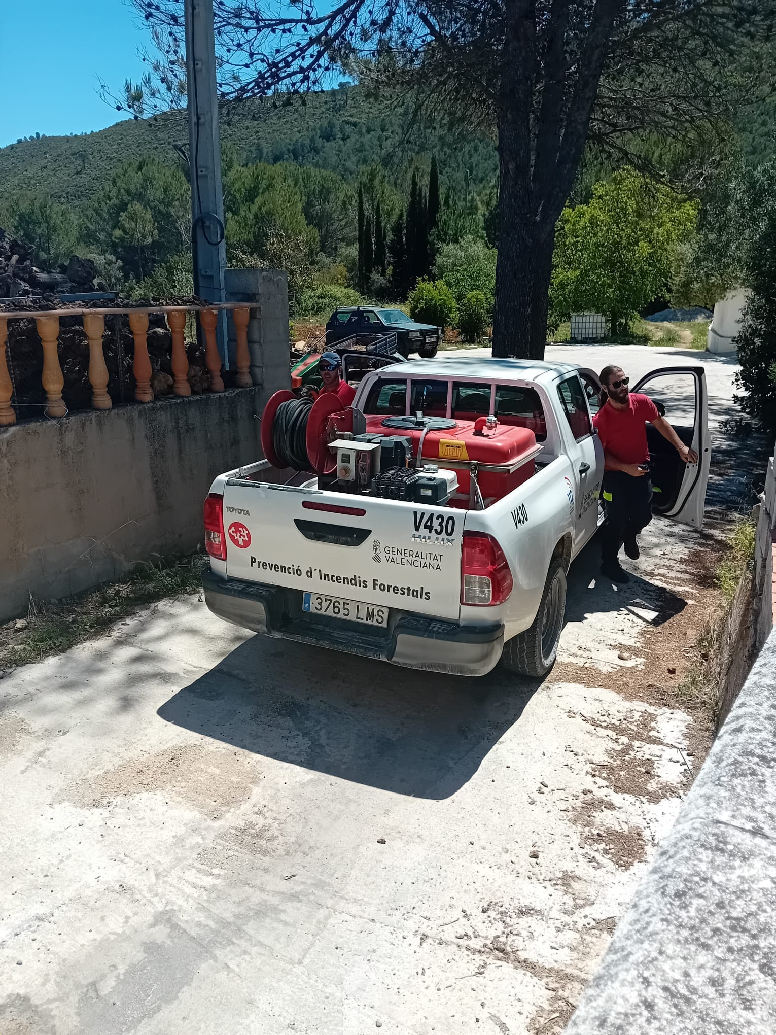 Imagen secundaria 1 - Una brigada forestal vigila los 35 kilómetros de monte de Villalonga para evitar incendios