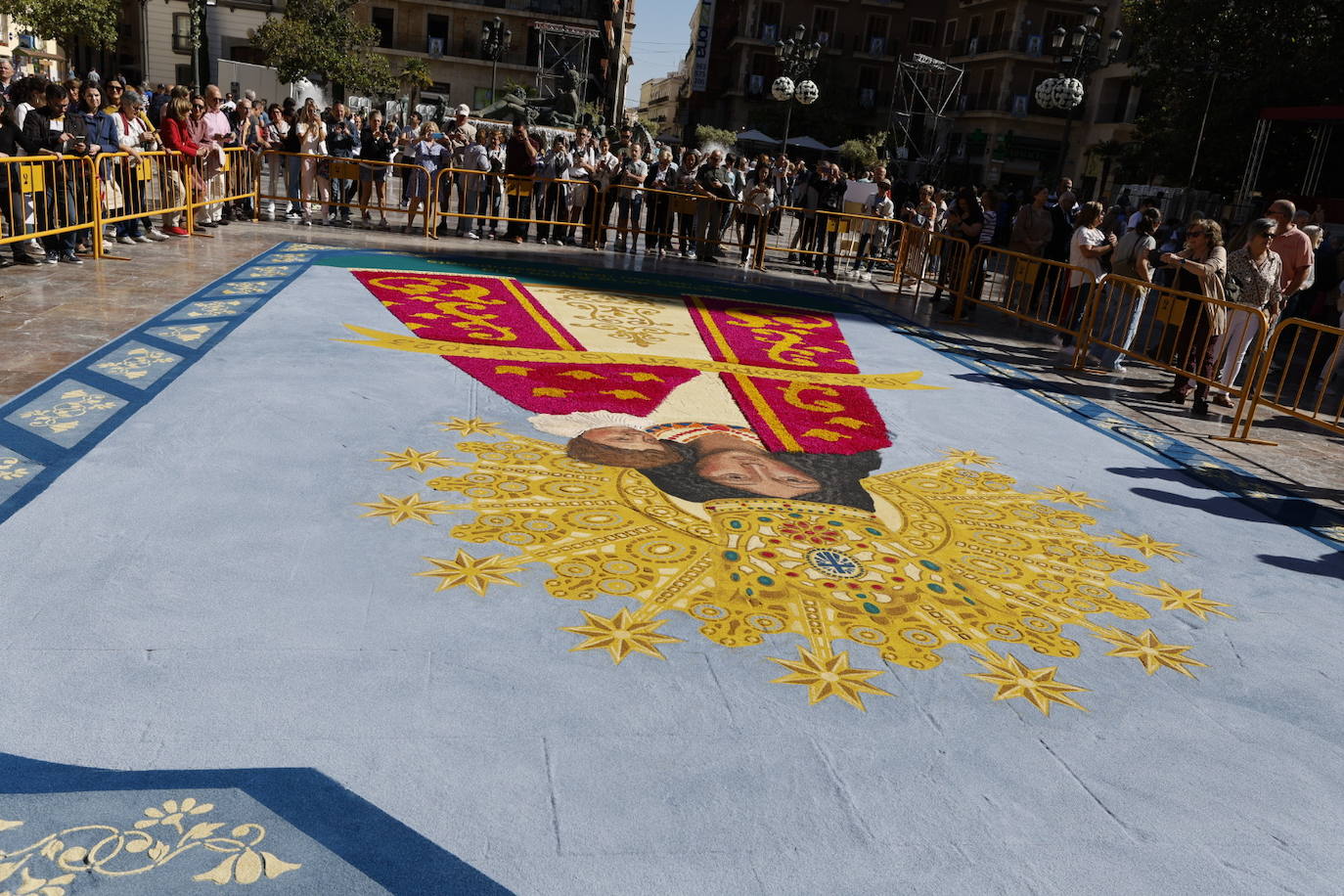 Así es la gran alfombra con la imagen de la Virgen de los Desamparados