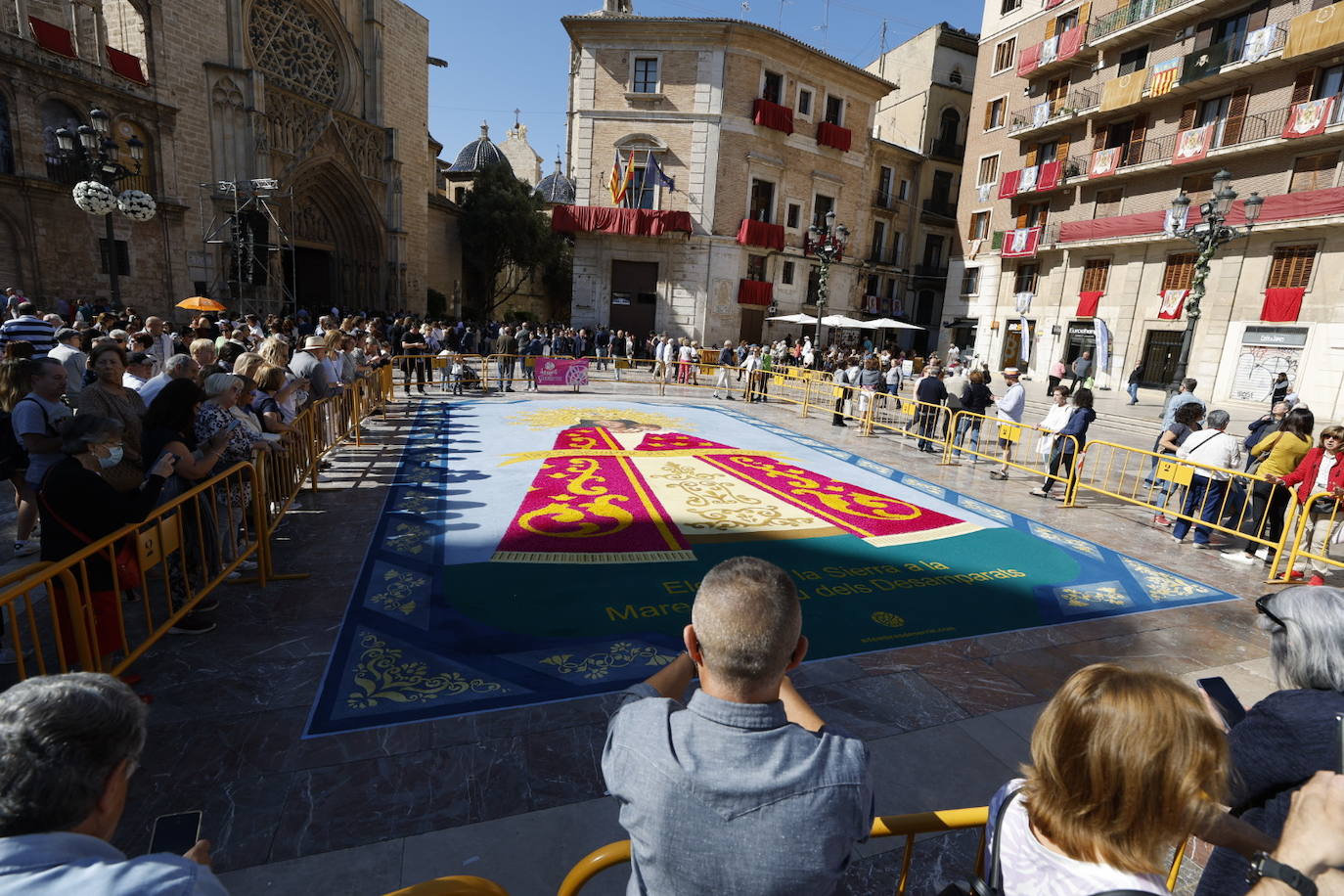 Así es la gran alfombra con la imagen de la Virgen de los Desamparados