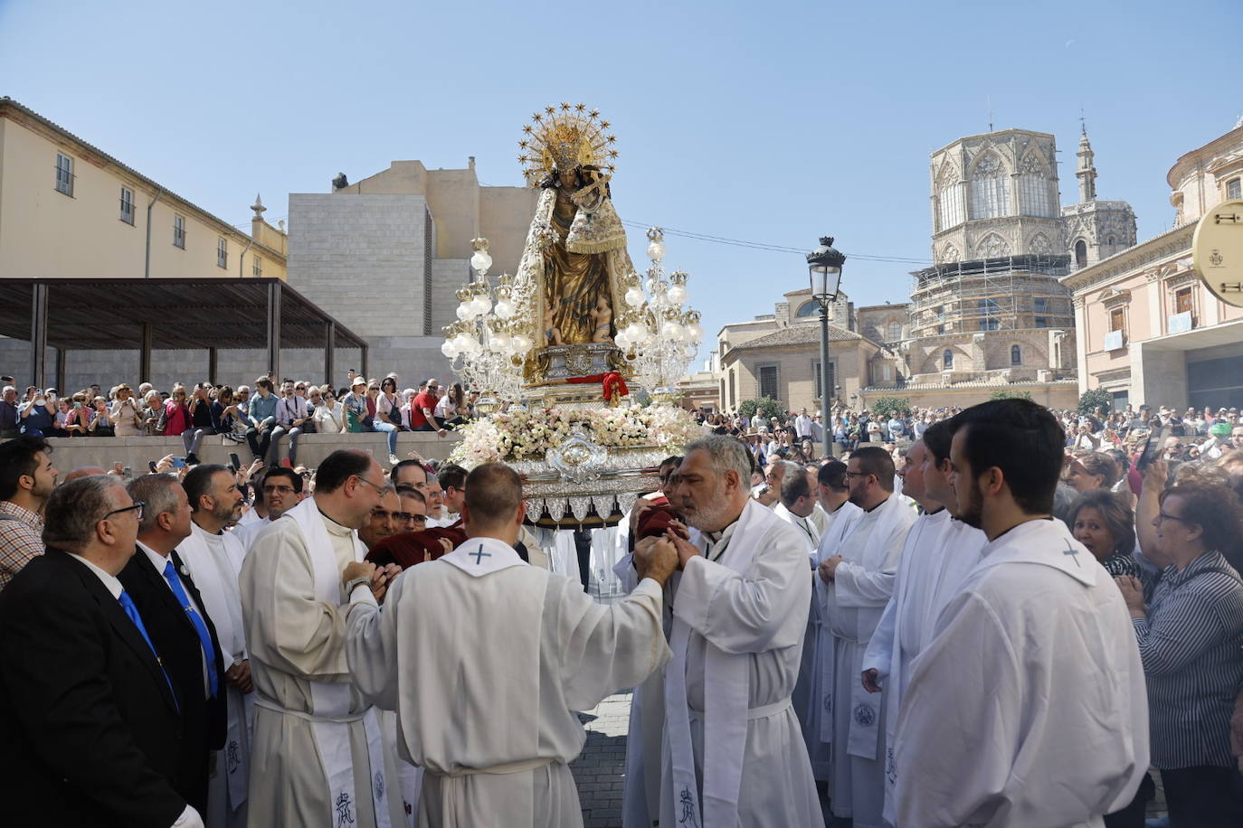 Las mejores imágenes de la procesión extraordinaria por el centenario de la Coronación de la Virgen de los Desamparados