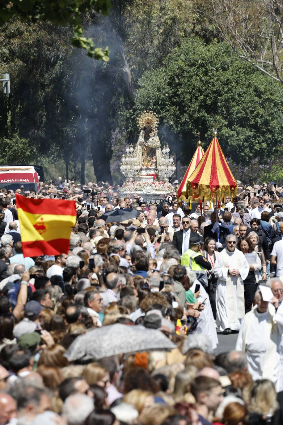 Las mejores imágenes de la procesión extraordinaria por el centenario de la Coronación de la Virgen de los Desamparados