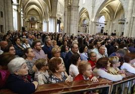 La Catedral abarrotada de personas que han querido presenciar la misa