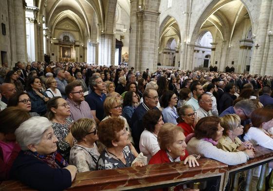 La Catedral abarrotada de personas que han querido presenciar la misa