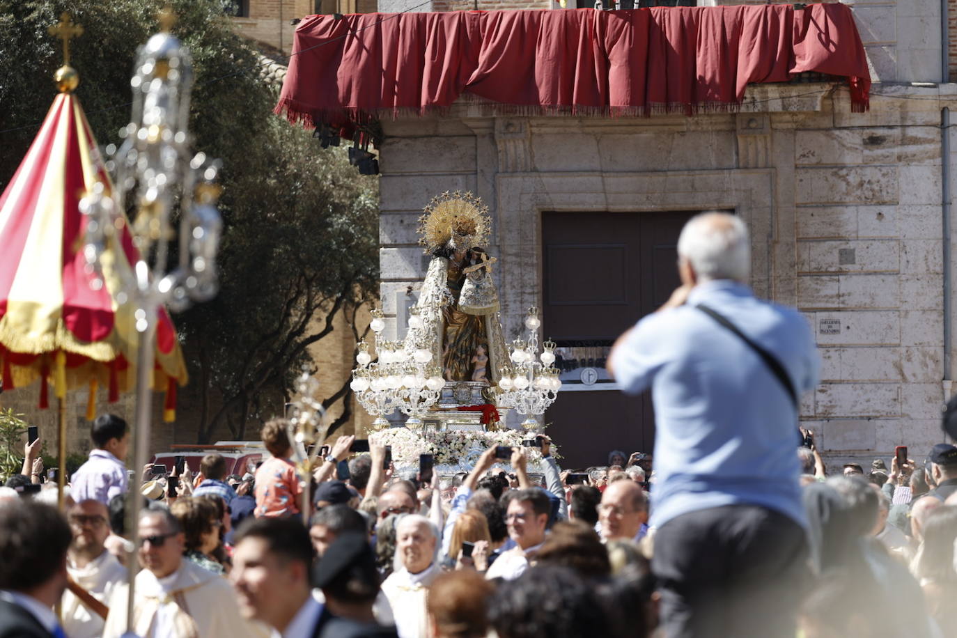 Las mejores imágenes de la procesión extraordinaria por el centenario de la Coronación de la Virgen de los Desamparados