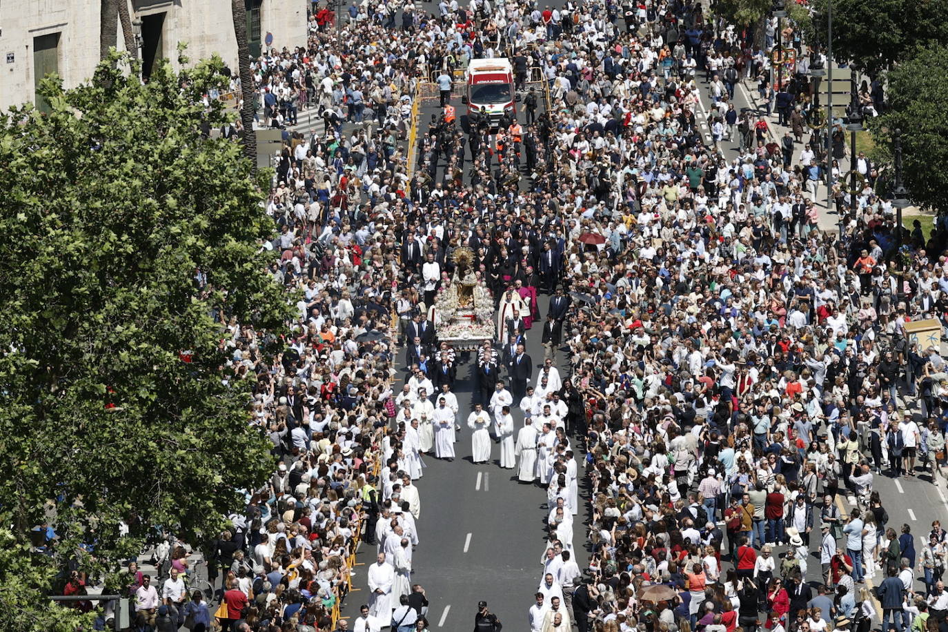 Las mejores imágenes de la procesión extraordinaria por el centenario de la Coronación de la Virgen de los Desamparados