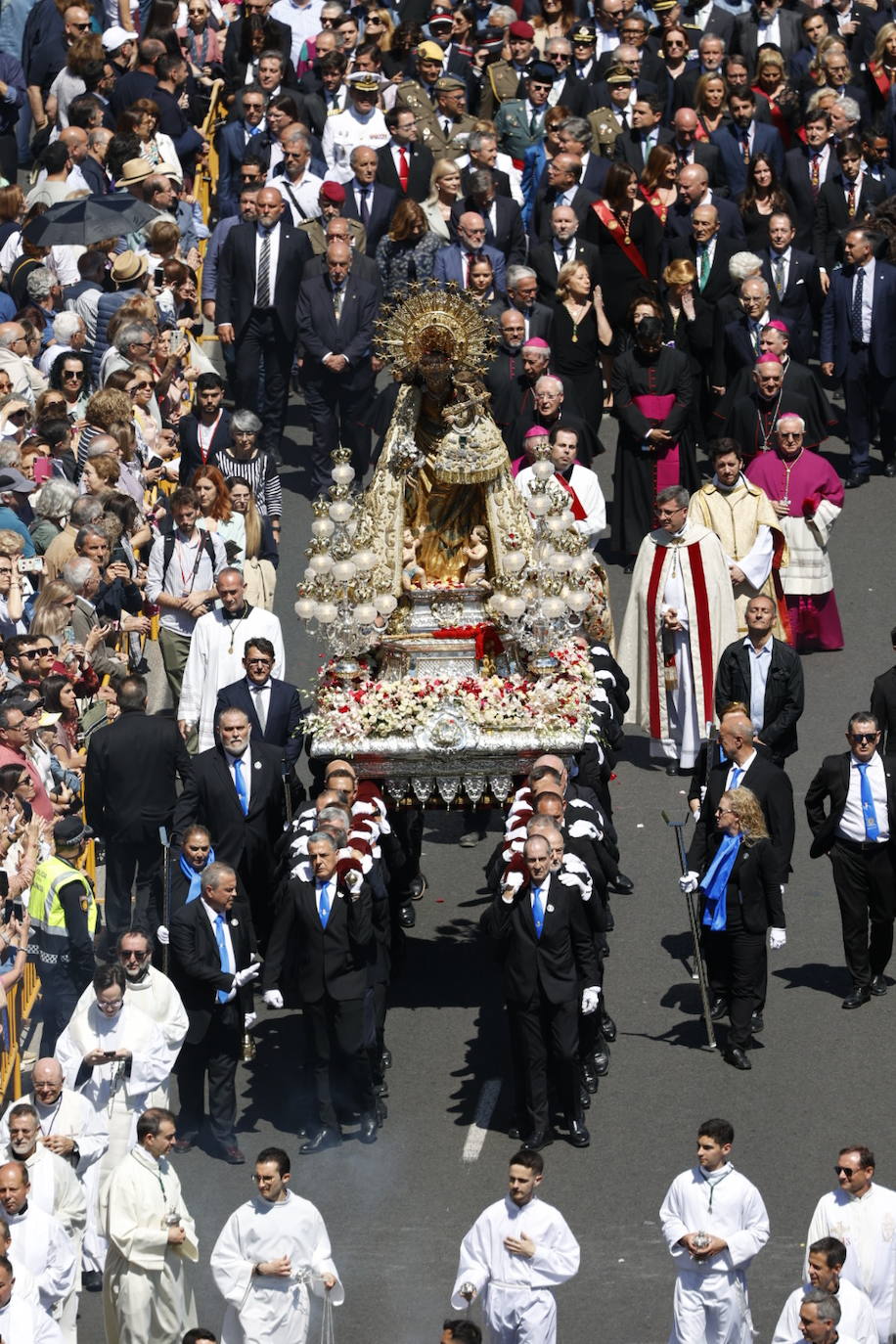 Las mejores imágenes de la procesión extraordinaria por el centenario de la Coronación de la Virgen de los Desamparados