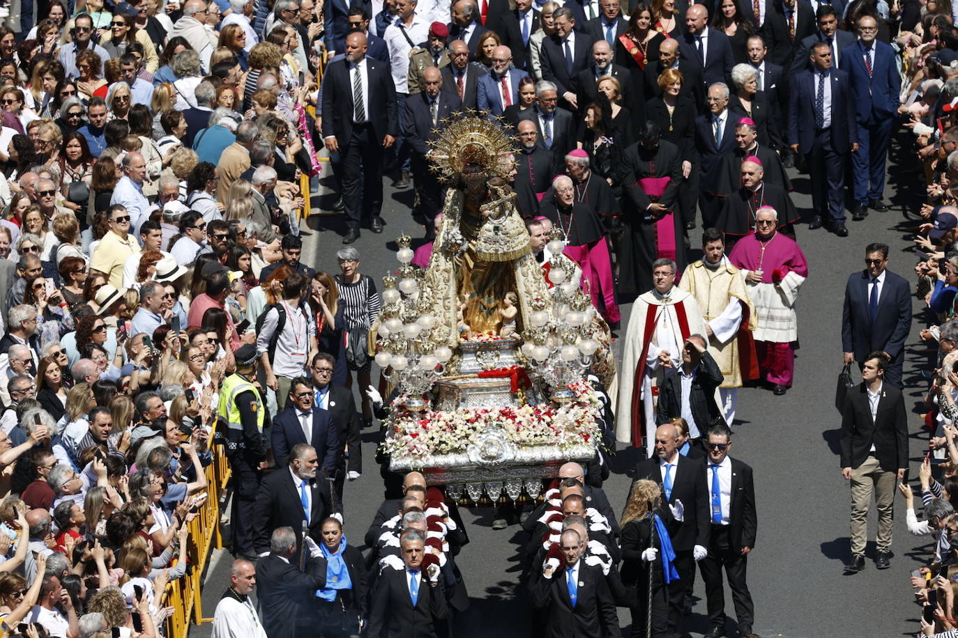 Las mejores imágenes de la procesión extraordinaria por el centenario de la Coronación de la Virgen de los Desamparados