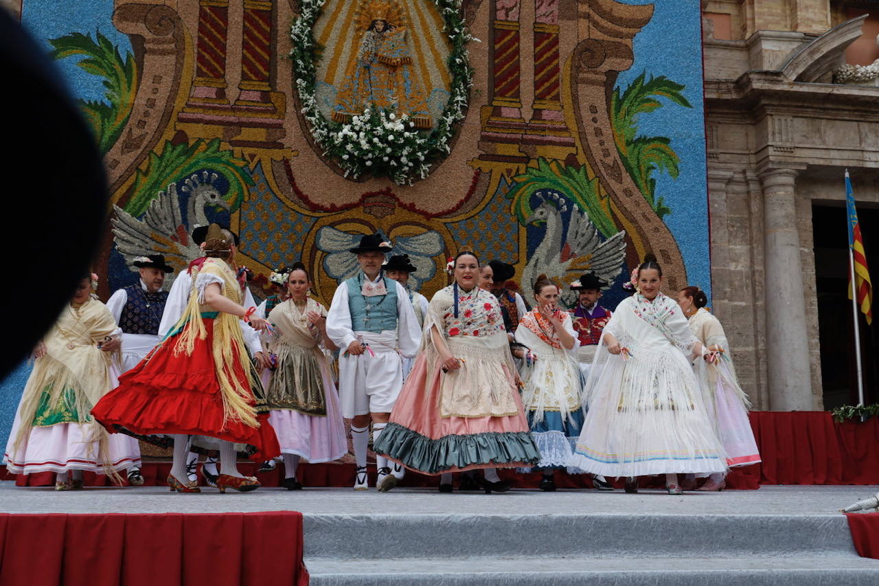 Así ha sido la dansà dels Pobles por el Centenario de la Coronación de la Virgen