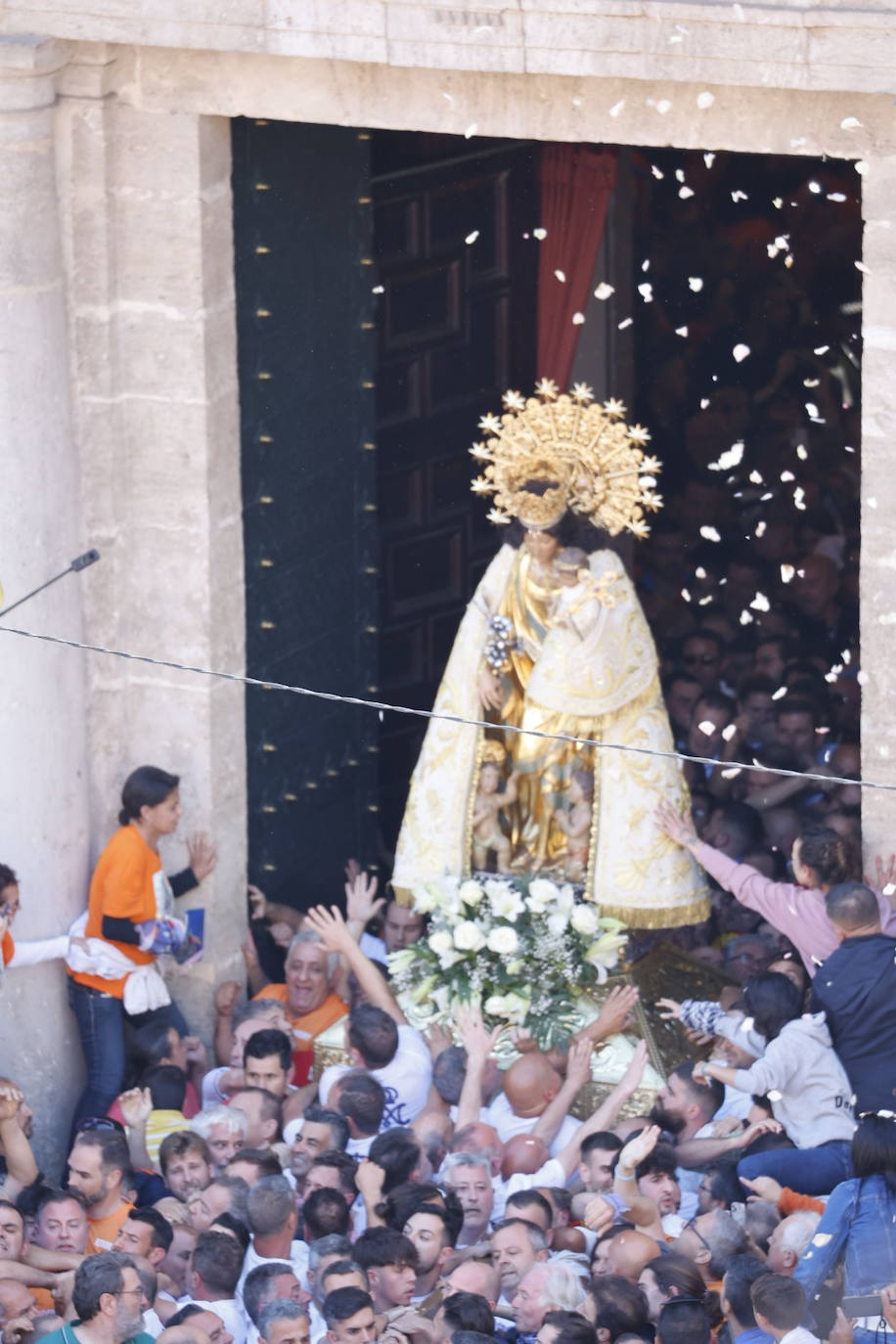 Así ha sido el Traslado de la Virgen de los Desamparados