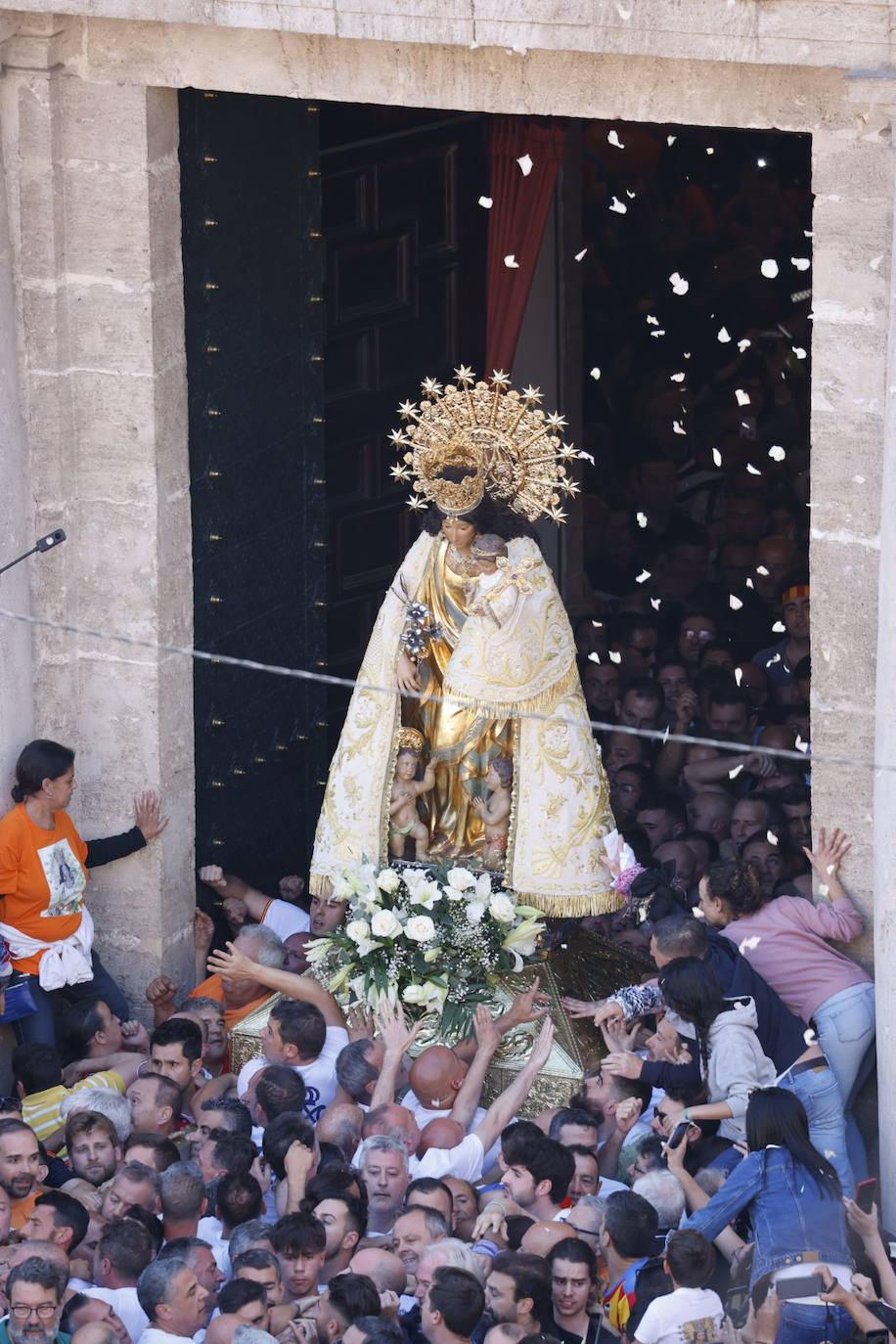 Así ha sido el Traslado de la Virgen de los Desamparados