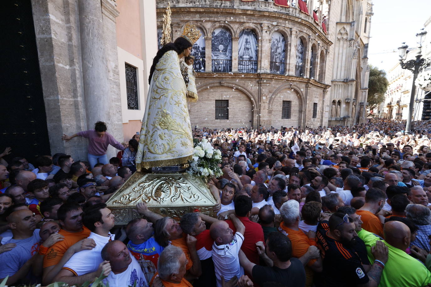 Así ha sido el Traslado de la Virgen de los Desamparados