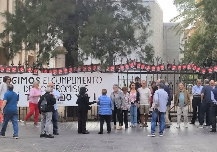 Protesta vecinal para exigir el traslado de la subestación de Patraix.