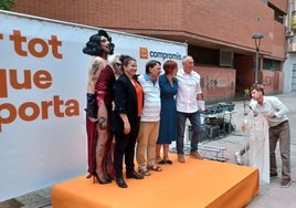 Los candidatos a la alcaldía de Xàtiva y a la Generalitat  en el mitin de este lunes.