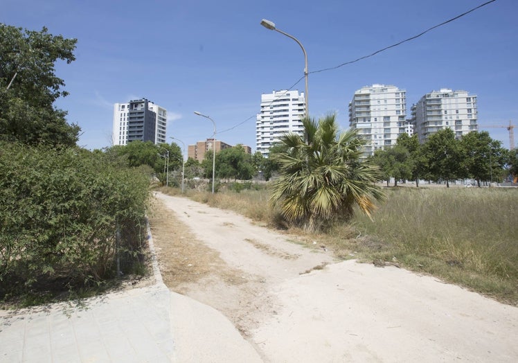 Zona de Músico Chapí con Mari Pepa Colomer, pendiente de abrir para conectar con el bulevar Sur.