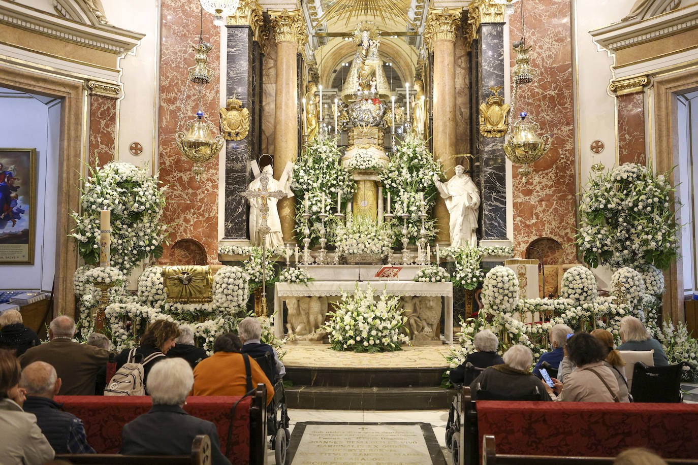 Ofrenda de los floristas a la Virgen de los Desamparados