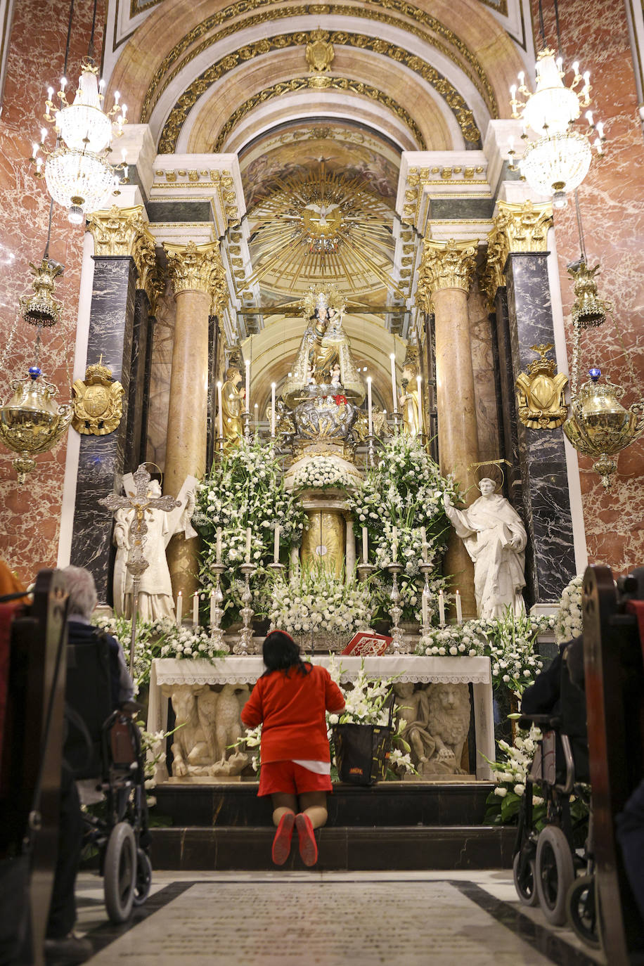 Ofrenda de los floristas a la Virgen de los Desamparados