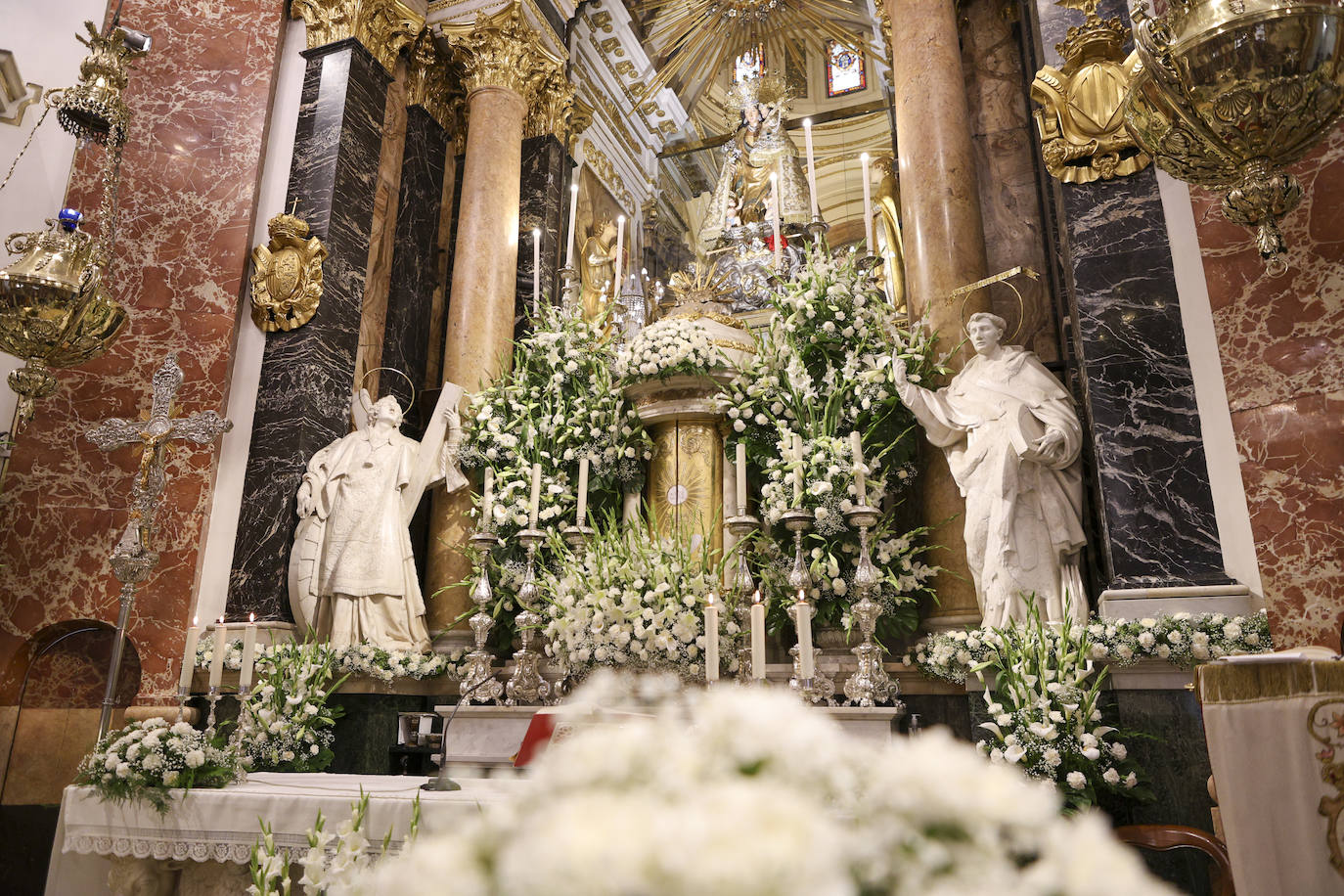 Ofrenda de los floristas a la Virgen de los Desamparados