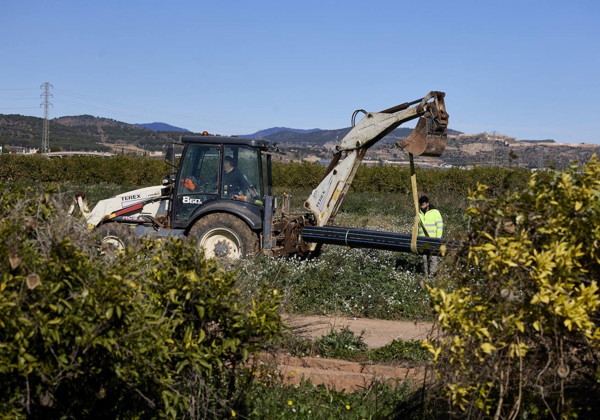 Obras en los terrenos que albergarán el parque de Volkswagen en Sagunto.