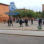 Operación policial en La Coma: 150 identificados y 34 denuncias por tenencia de armas y drogas