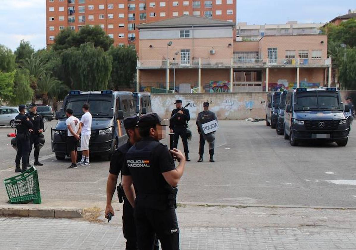 Fuerte operación policial en el barrio de La Coma