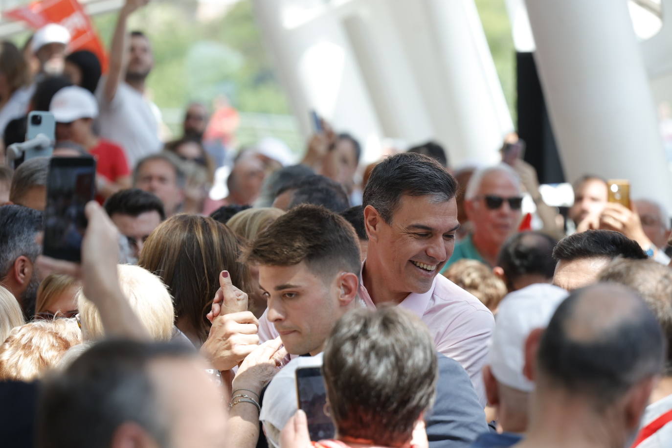 Fotos del mitin de Pedro Sánchez en Valencia antes del 28-M