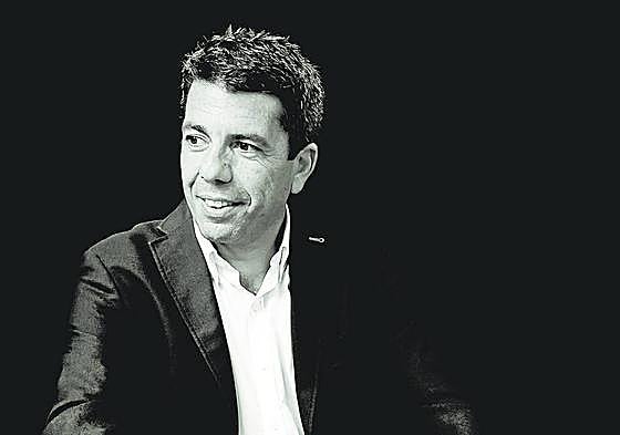 Carlos Mazón cuida su imagen y suele elegir camisa blanca.