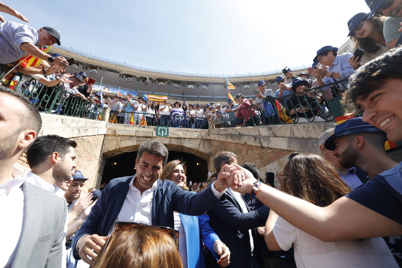 Fotos: el PP llena la plaza de toros en su mitin en Valencia