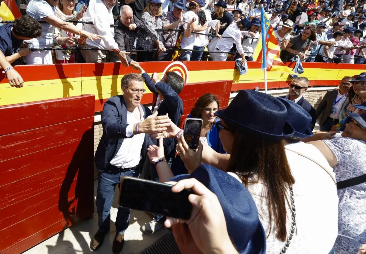 Fotos El Pp Llena La Plaza De Toros En Su Mitin En Valencia Las Provincias 8594