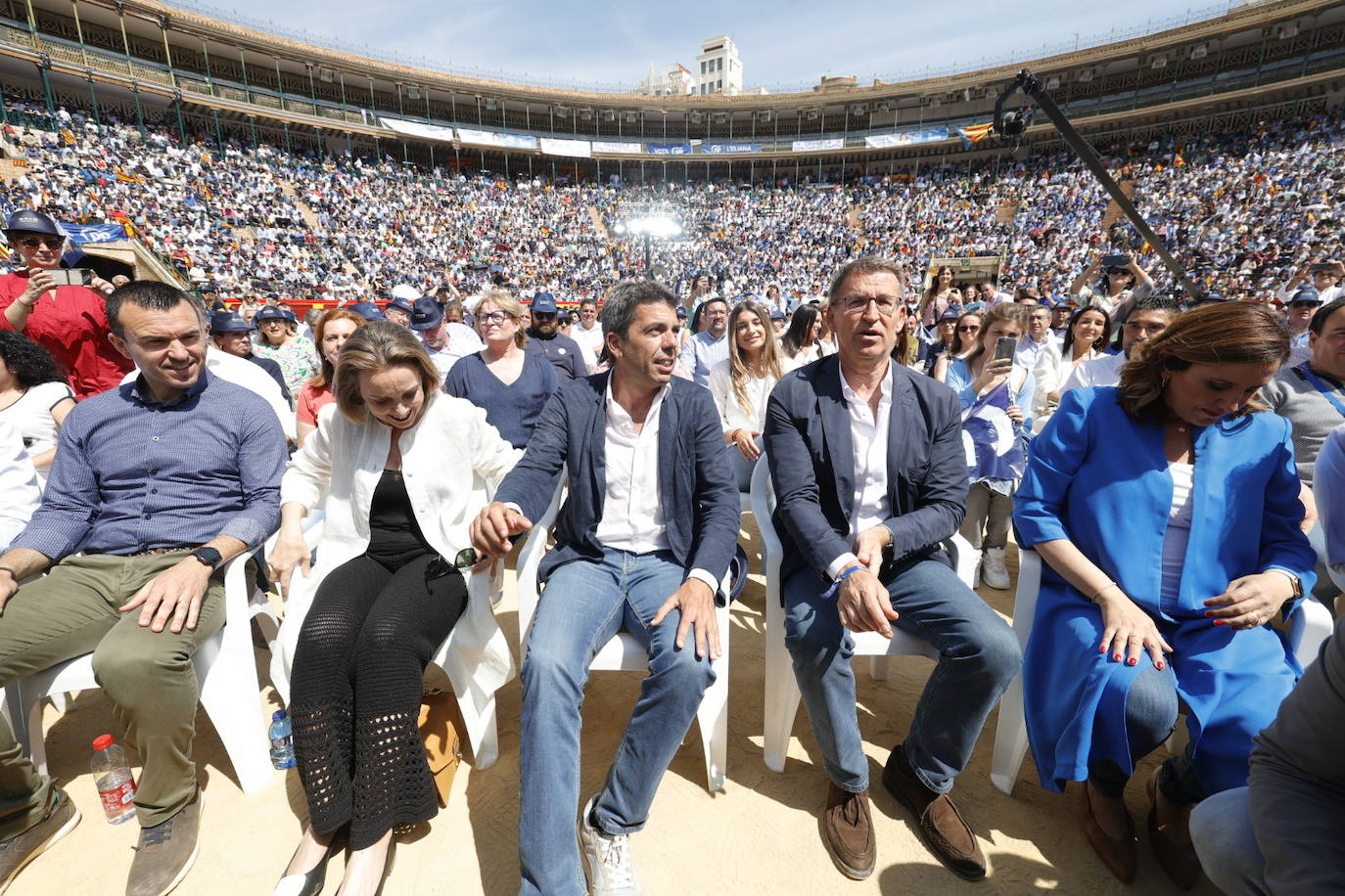 Fotos: el PP llena la plaza de toros en su mitin en Valencia