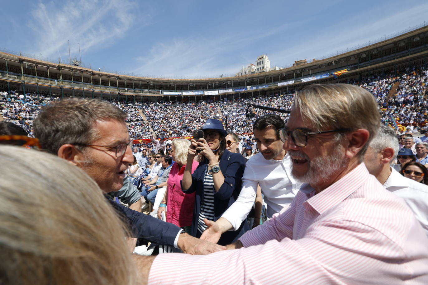 Fotos: el PP llena la plaza de toros en su mitin en Valencia