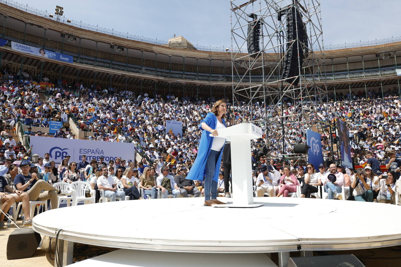 Fotos: el PP llena la plaza de toros en su mitin en Valencia