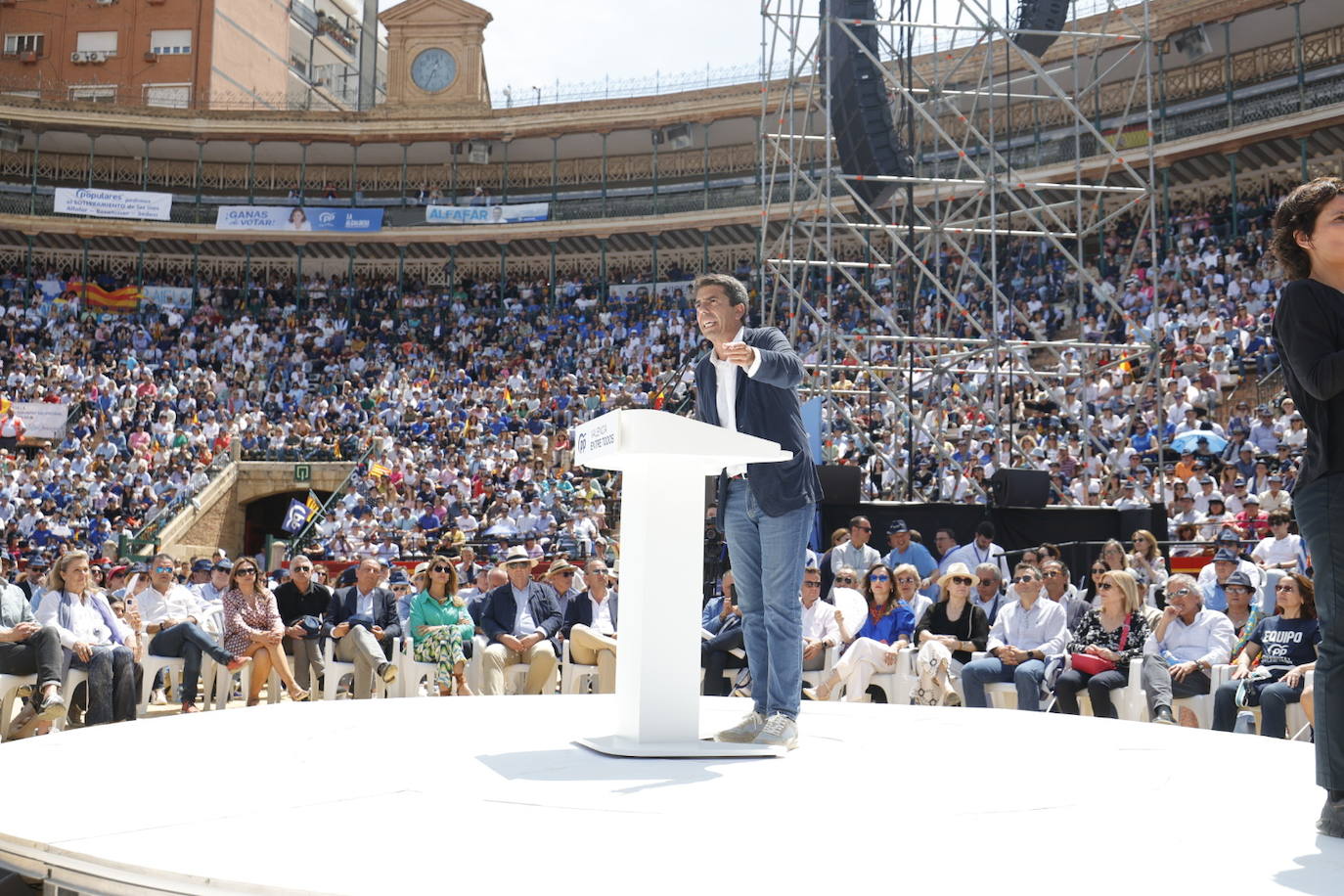 Fotos: el PP llena la plaza de toros en su mitin en Valencia