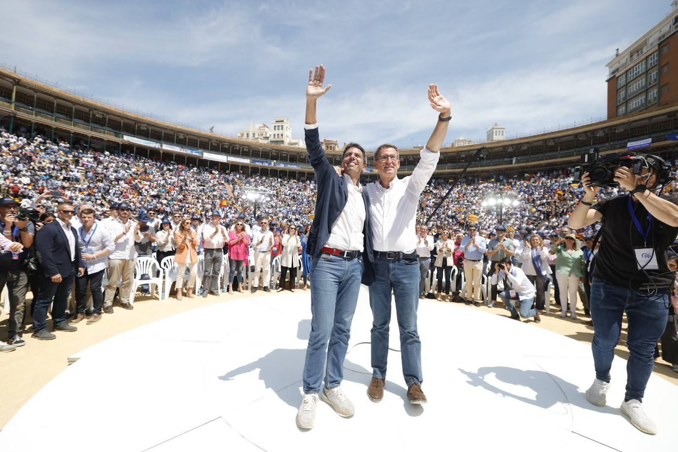 Fotos: el PP llena la plaza de toros en su mitin en Valencia