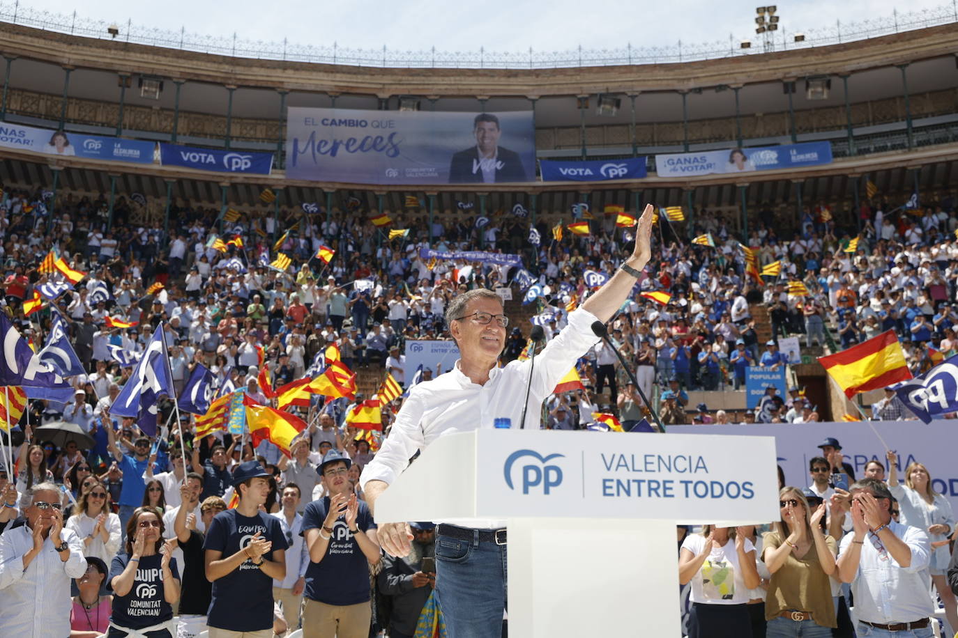 Fotos: el PP llena la plaza de toros en su mitin en Valencia