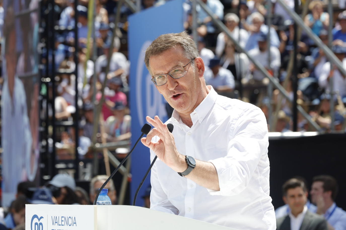 Fotos: el PP llena la plaza de toros en su mitin en Valencia