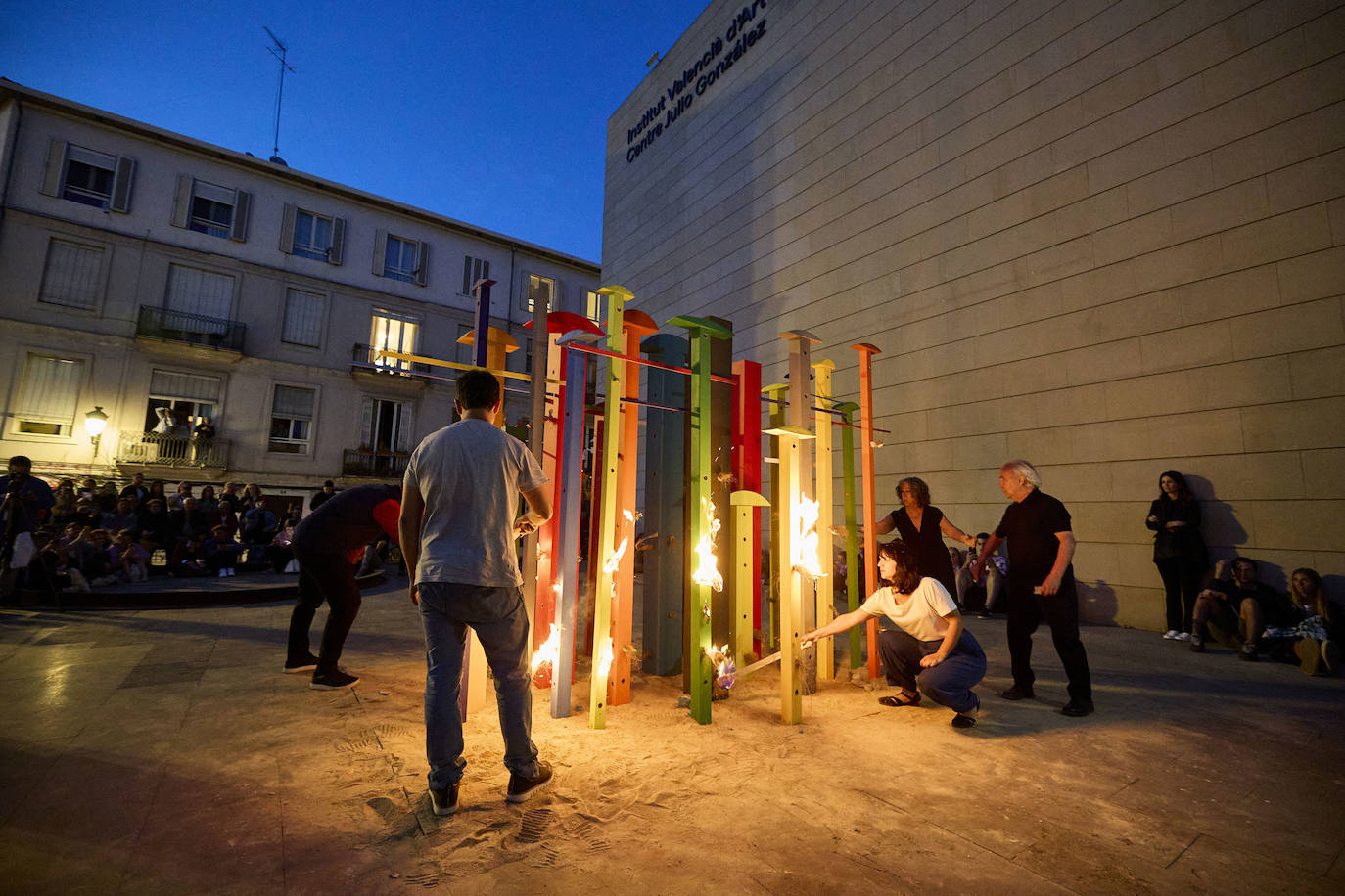 El IVAM festeja la Noche Europea de los Museos con la &#039;cremà&#039; de la falla del artista Alfredo Ruiz