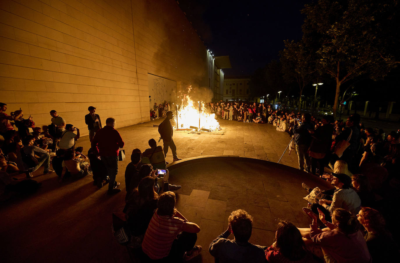 El IVAM festeja la Noche Europea de los Museos con la &#039;cremà&#039; de la falla del artista Alfredo Ruiz