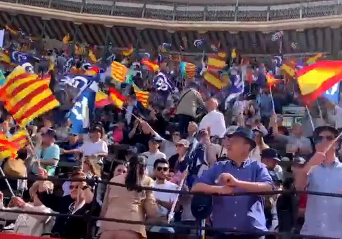 El PP llena la plaza de toros en su mitin en Valencia