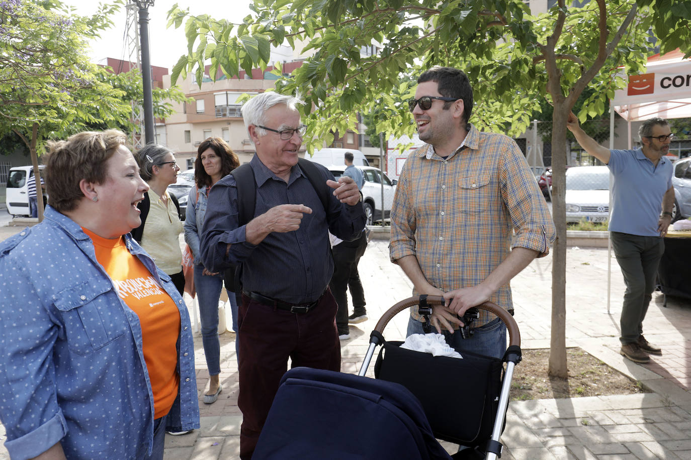 Ribó asiste a un acto de campaña con los vecinos de Castellar