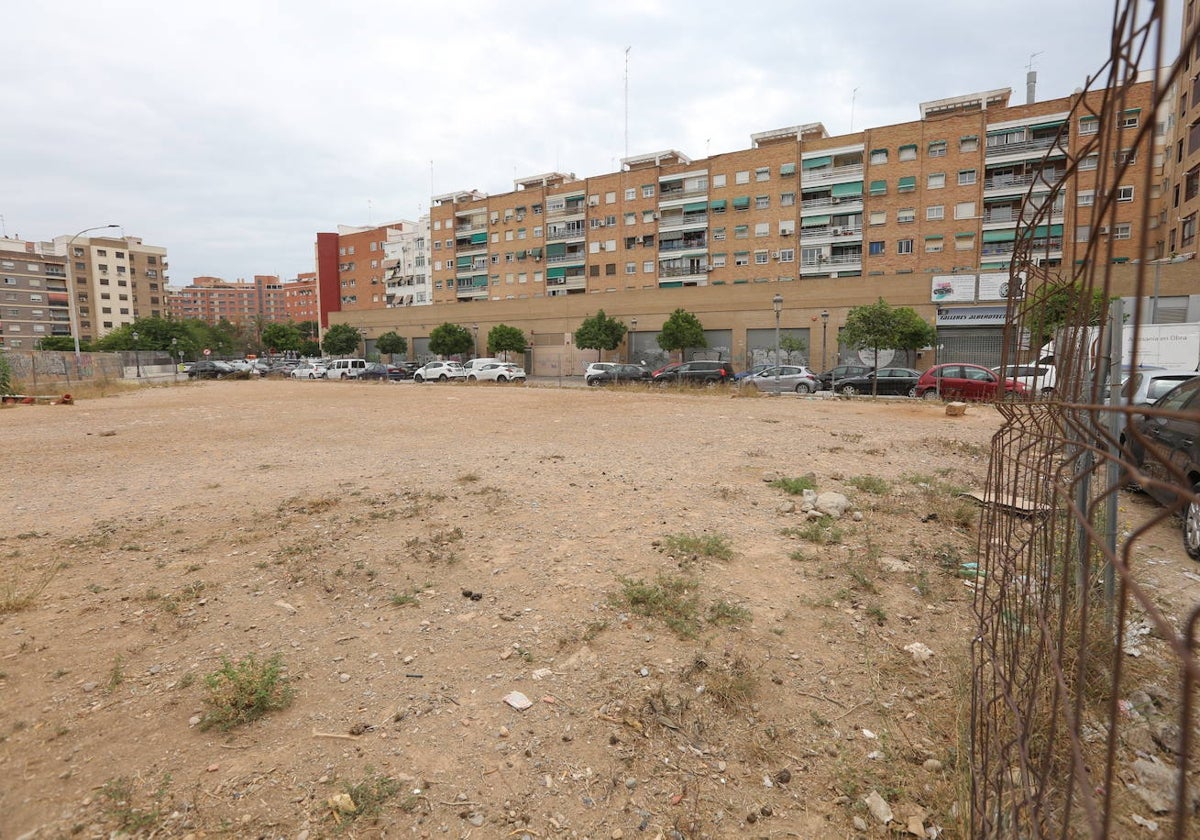 Solar en la calle Hermanos Rivas, en el barrio de Nou Moles.