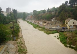 Estado del río Clariano a su paso por Ontinyent, este martes.