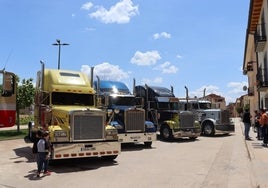 Los camiones y furgones de nuestros abuelos se dieron cita en el Rincón de Ademuz